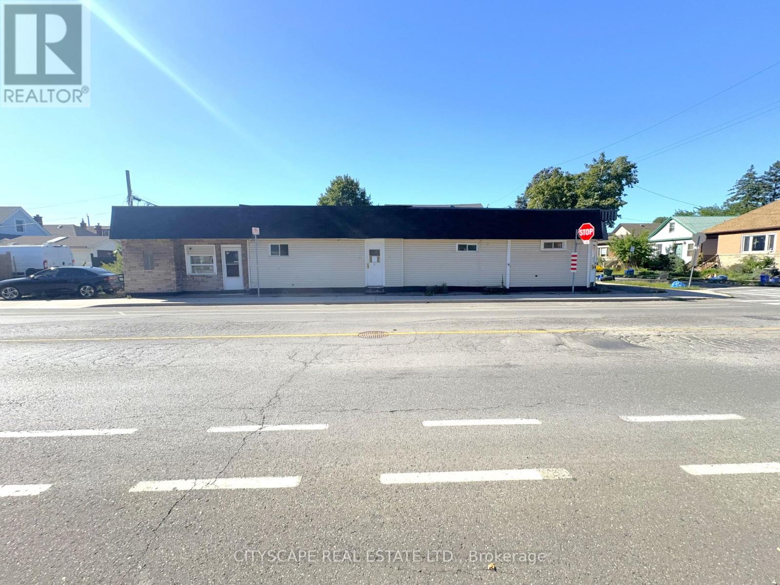 198 Tragina Avenue N Property Photo 3