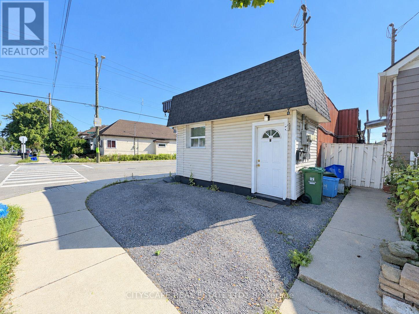 198 Tragina Avenue N Property Photo 4