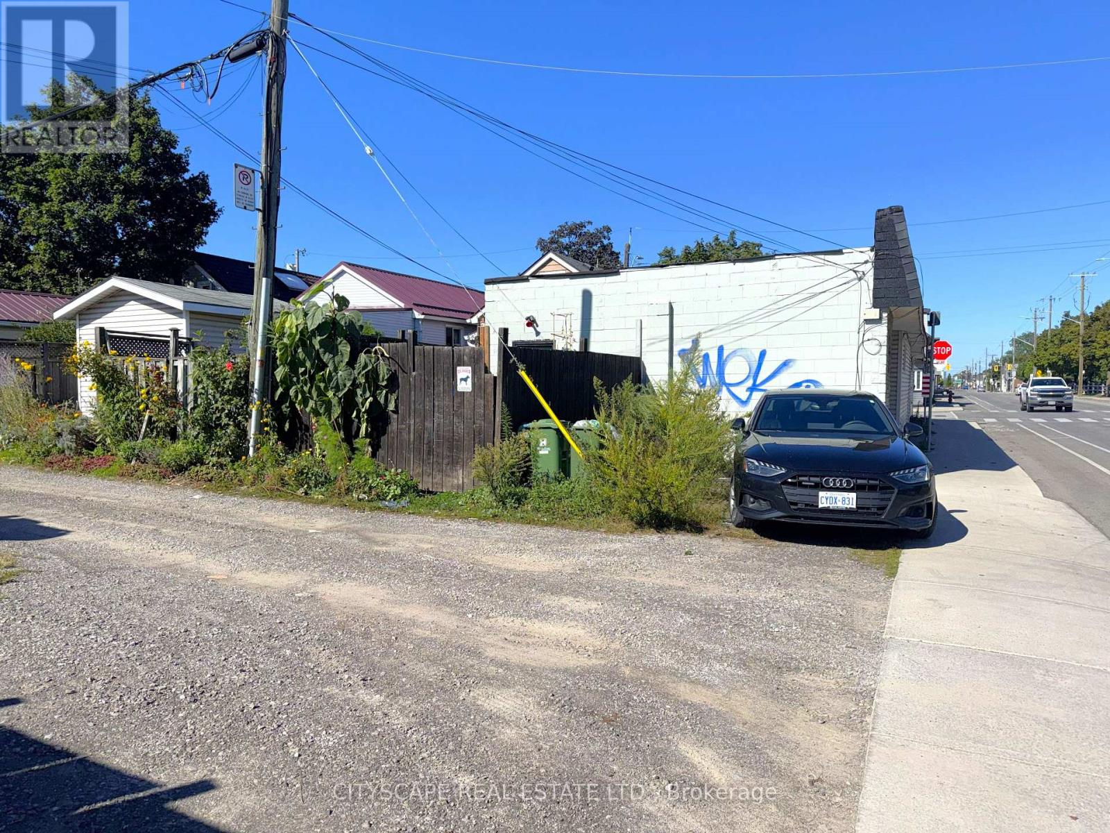 198 Tragina Avenue N Property Photo 6