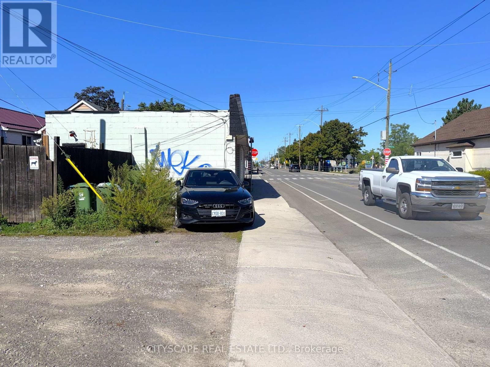 198 Tragina Avenue N Property Photo 7