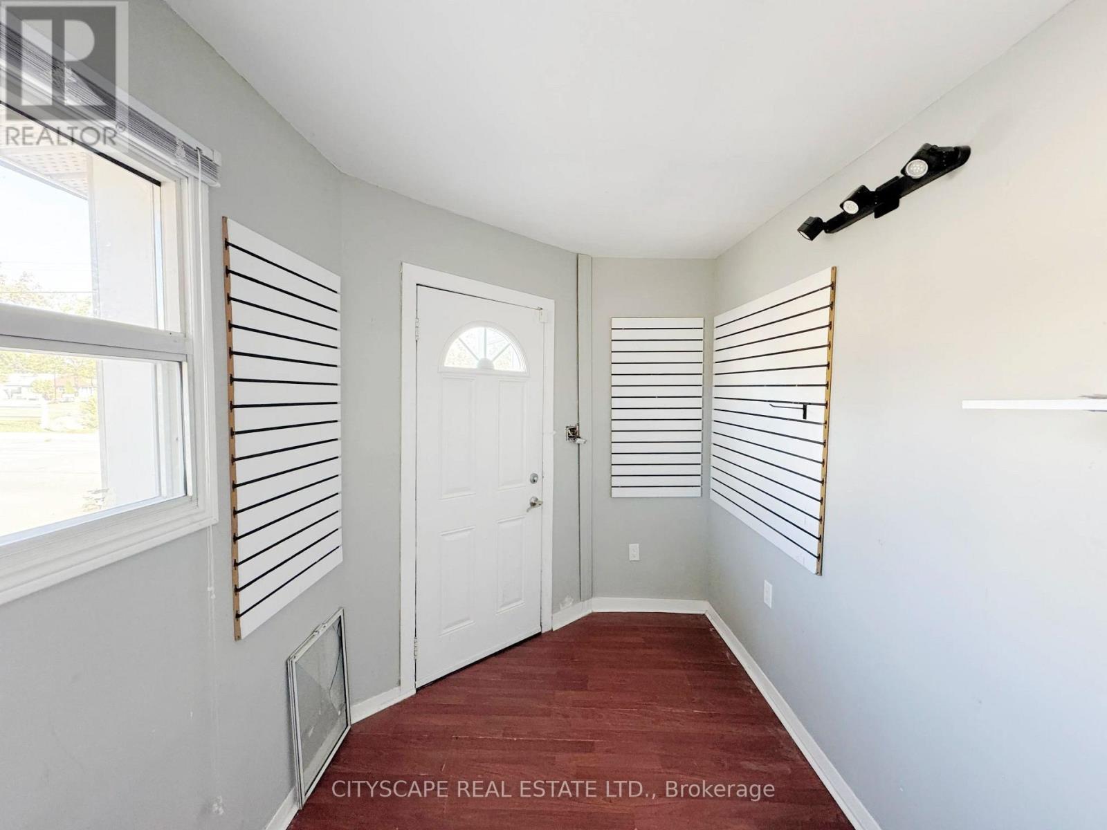 198 Tragina Avenue N Property Photo 8