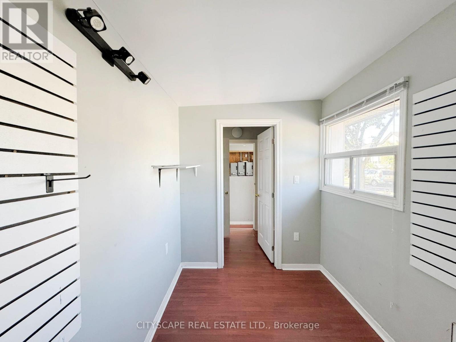 198 Tragina Avenue N Property Photo 9