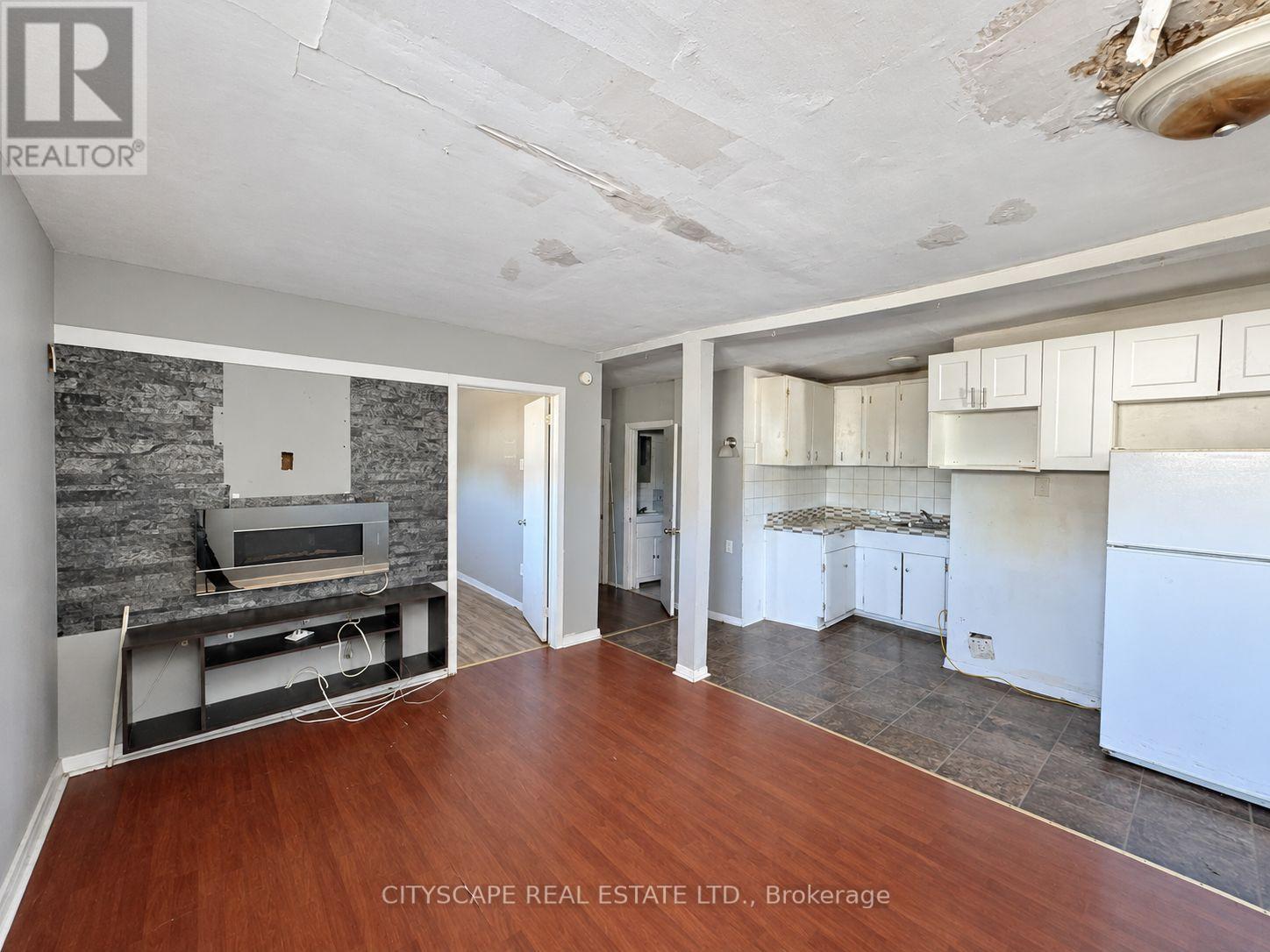 198 Tragina Avenue N Property Photo 11