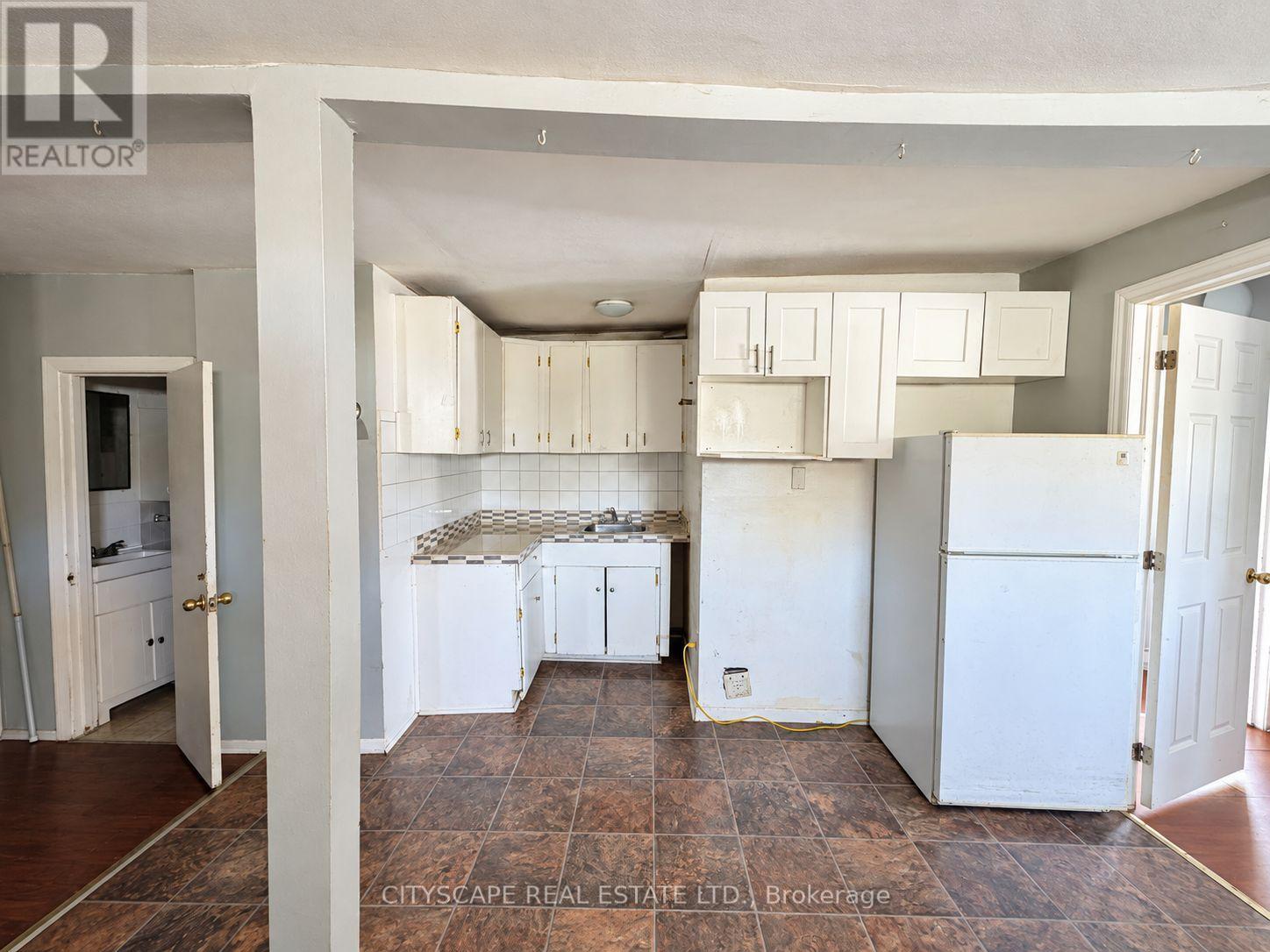 198 Tragina Avenue N Property Photo 13