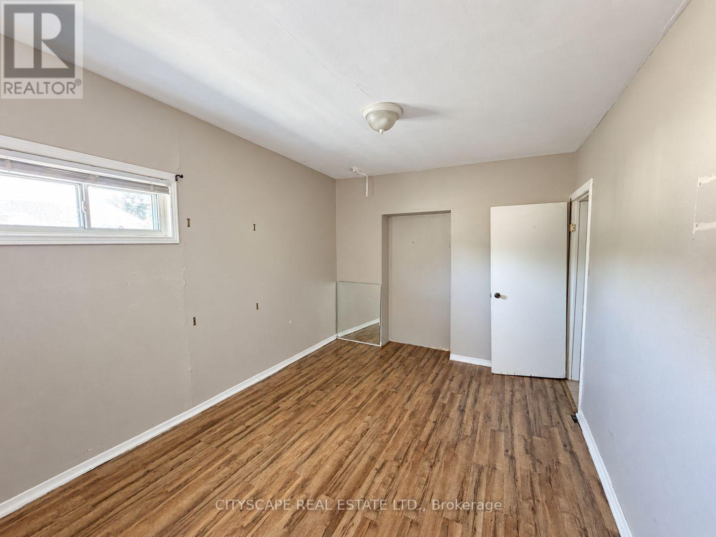 198 Tragina Avenue N Property Photo 15
