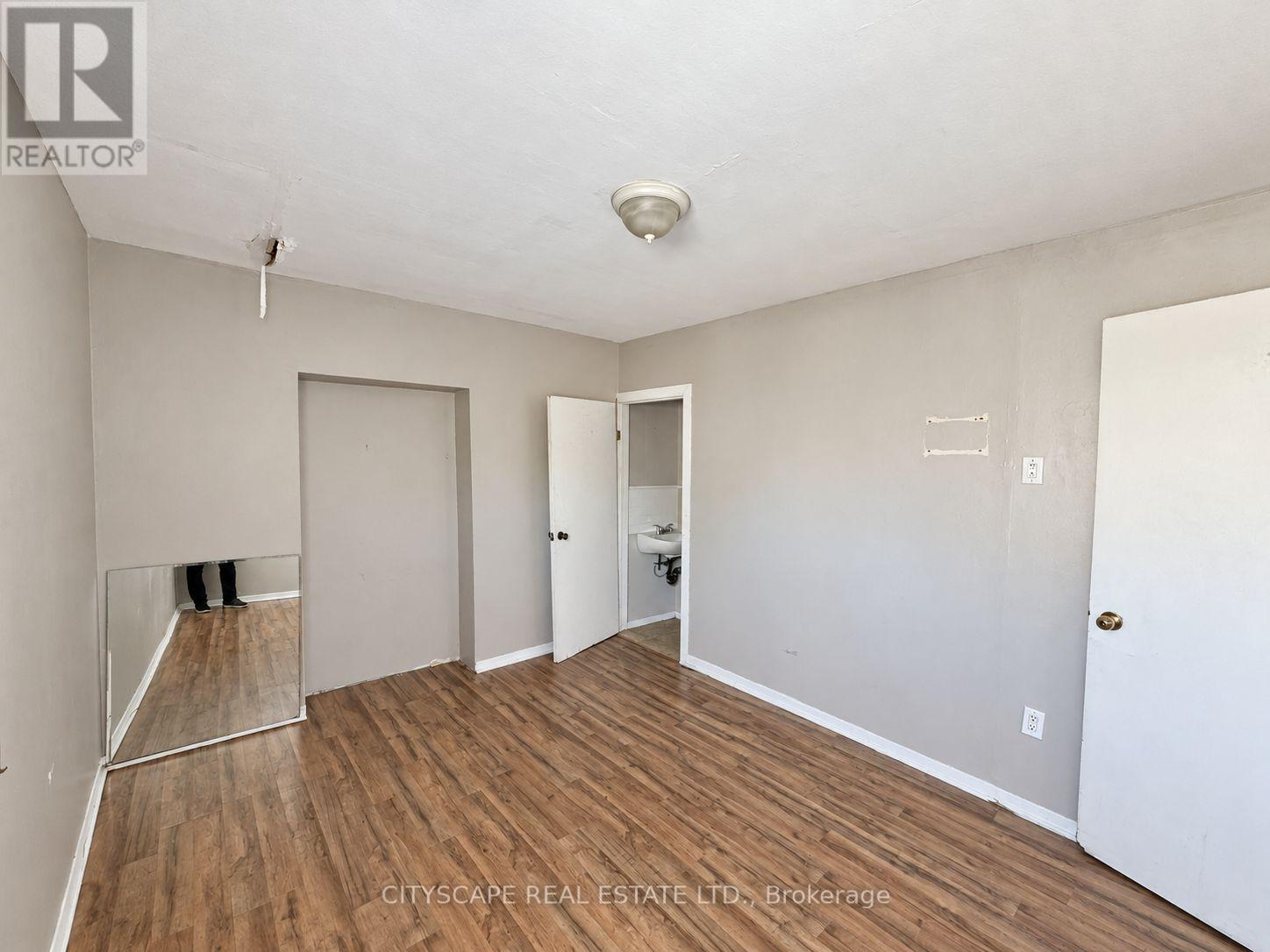 198 Tragina Avenue N Property Photo 16