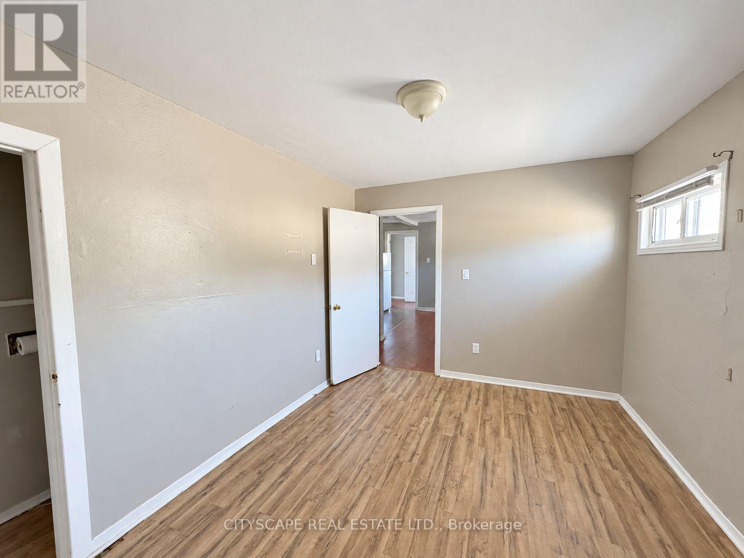 198 Tragina Avenue N Property Photo 17