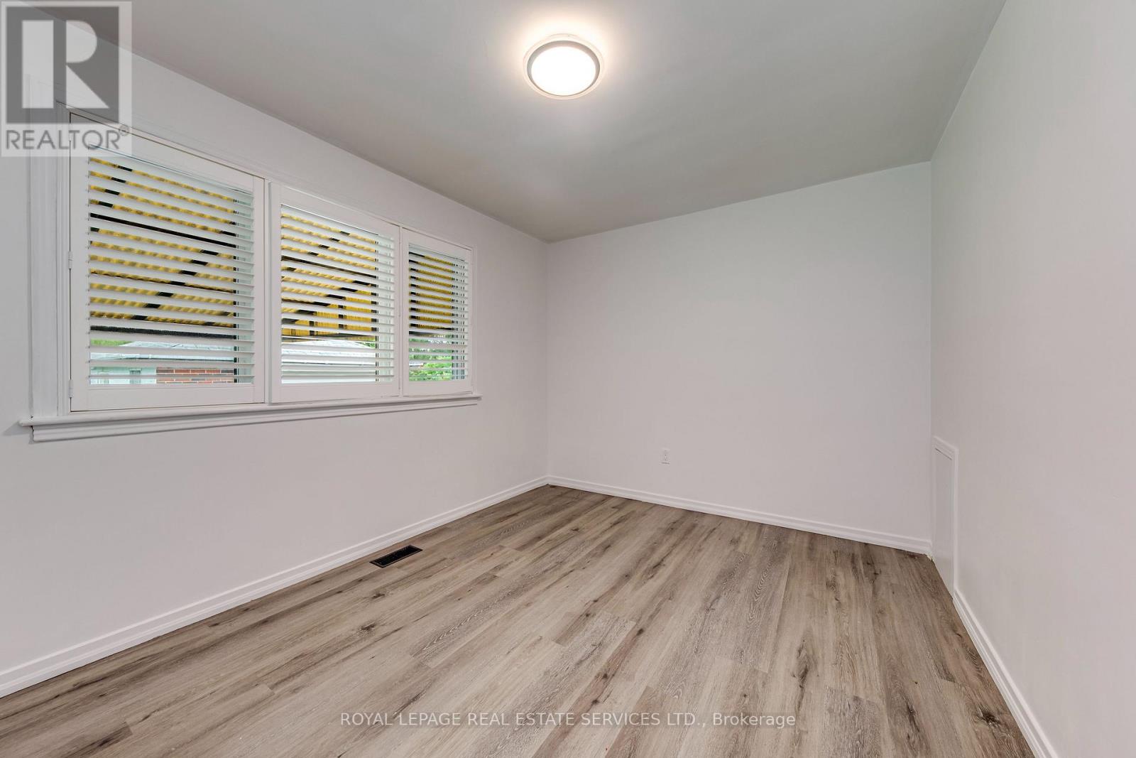 191 Nash Road N Property Photo 17