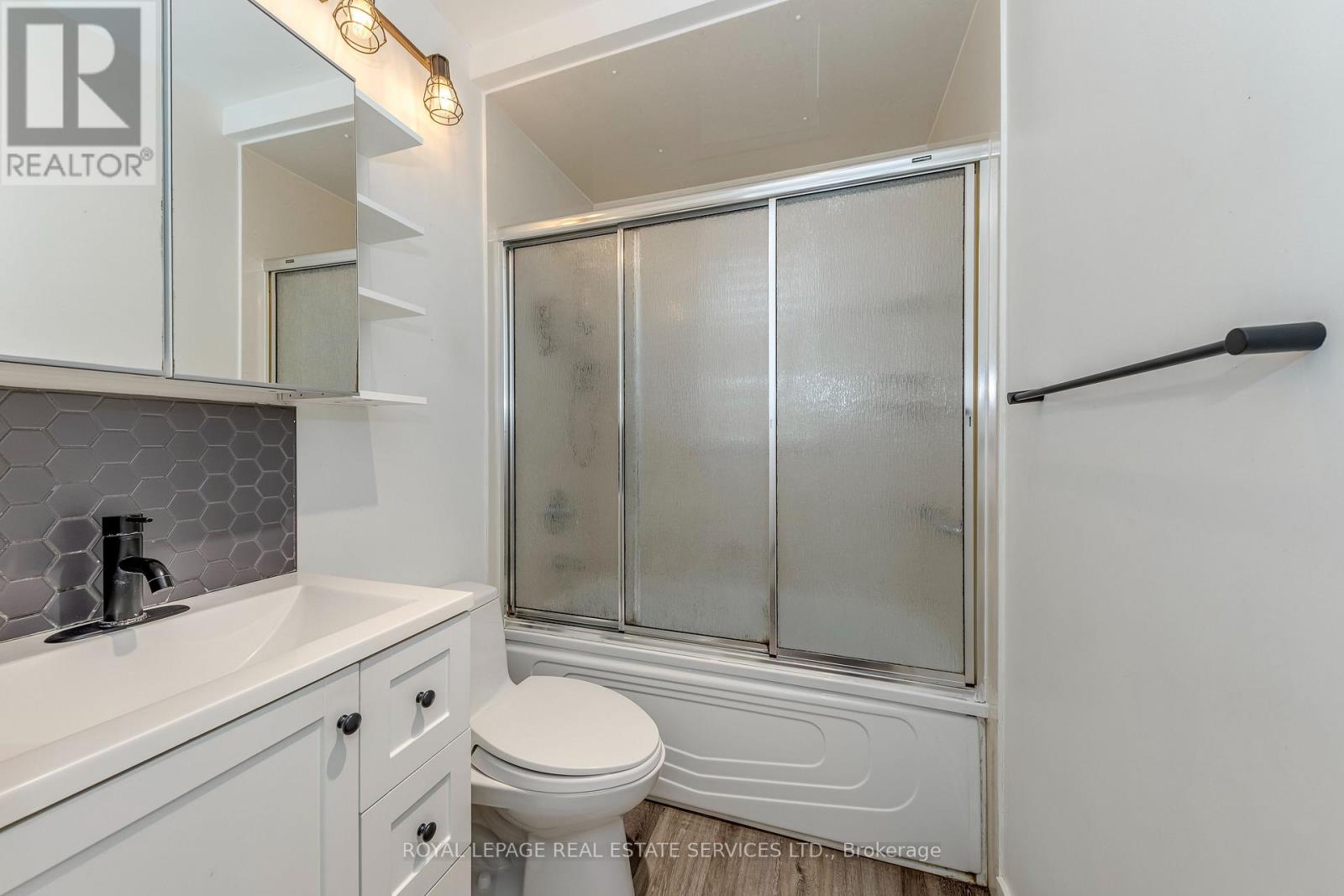 191 Nash Road N Property Photo 23