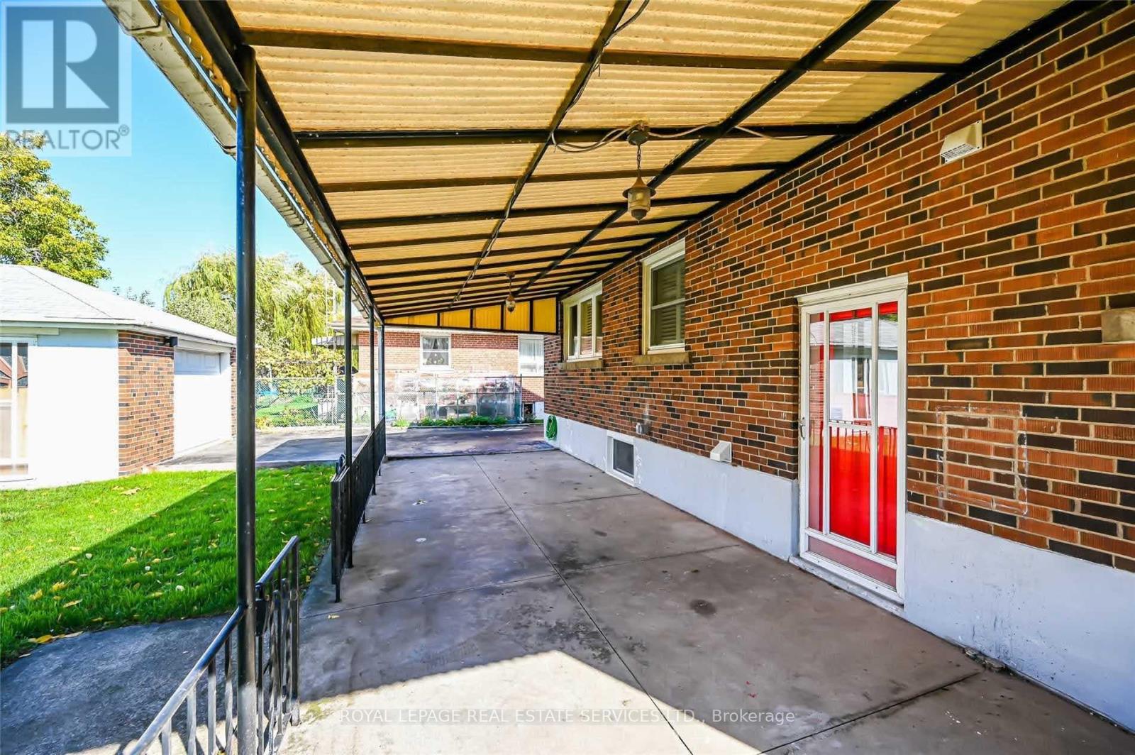 191 Nash Road N Property Photo 36