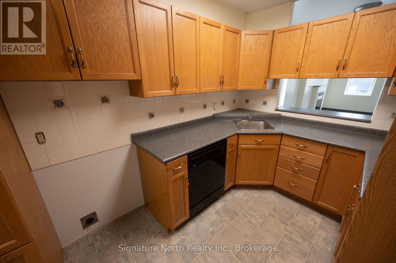 287 Bay Street Property Photo 11