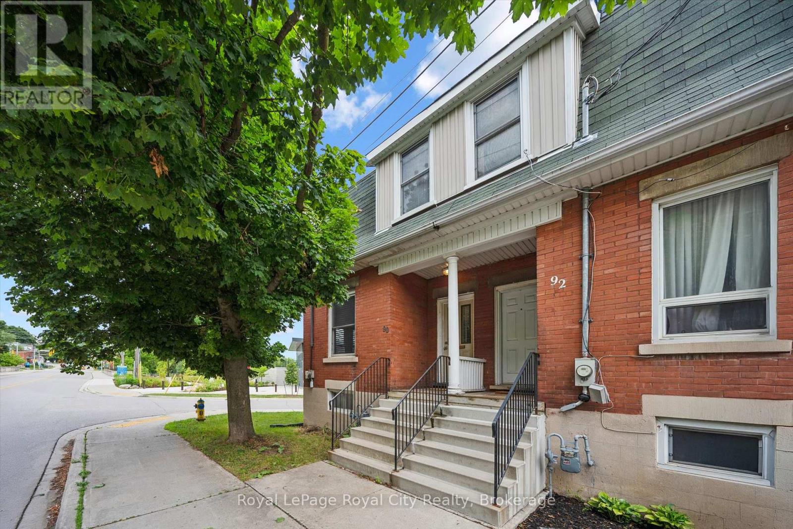 90 Neeve Street Property Photo 2