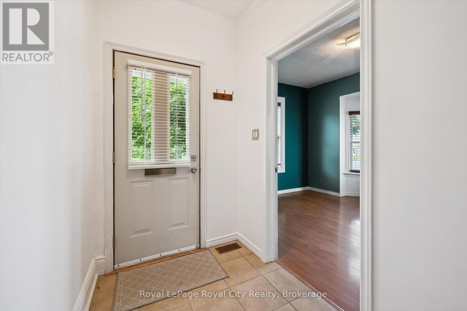 90 Neeve Street Property Photo 4