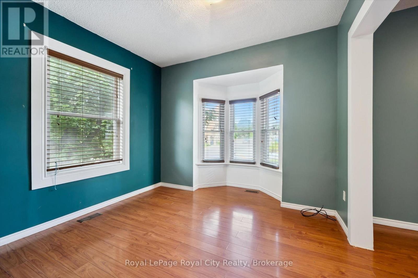 90 Neeve Street Property Photo 6
