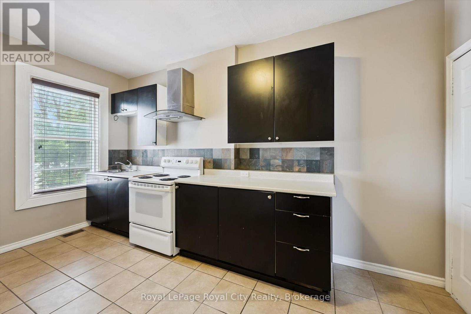 90 Neeve Street Property Photo 13