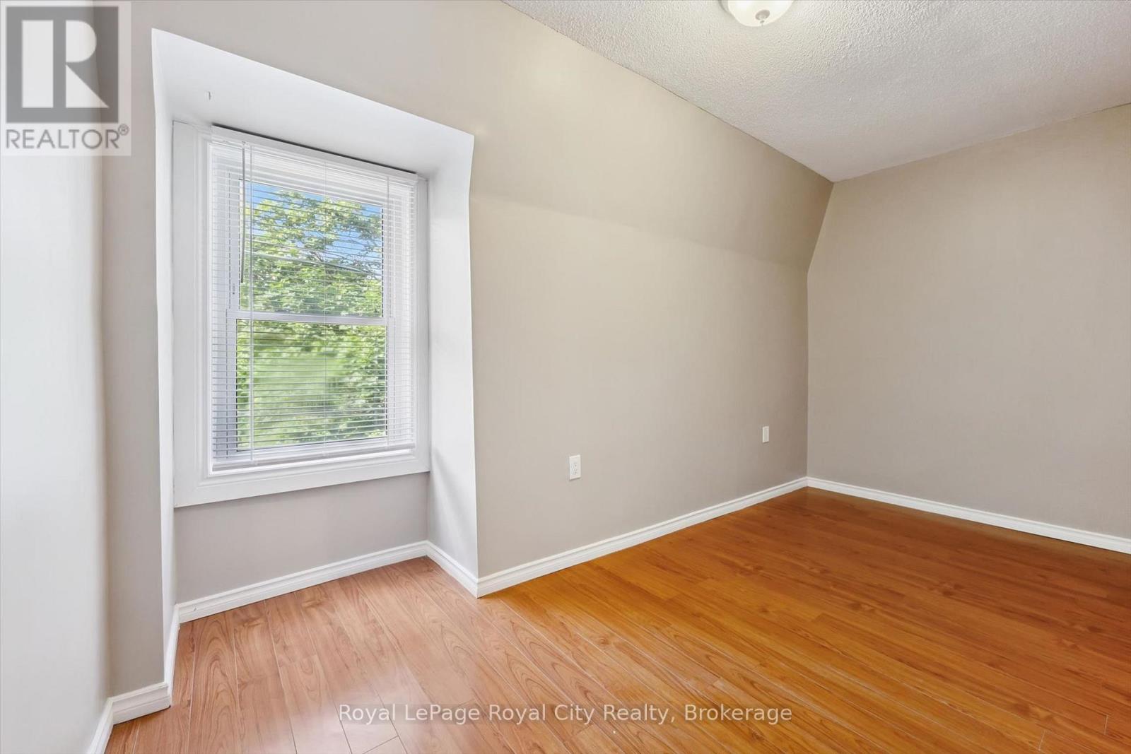 90 Neeve Street Property Photo 20