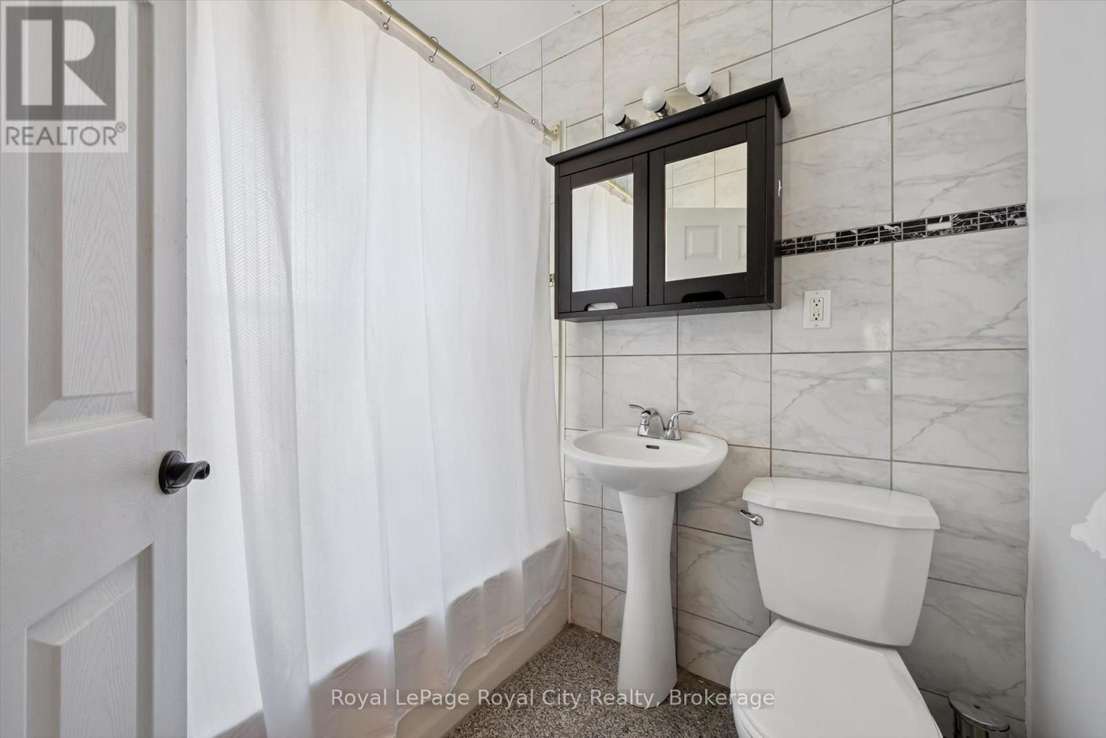 90 Neeve Street Property Photo 29