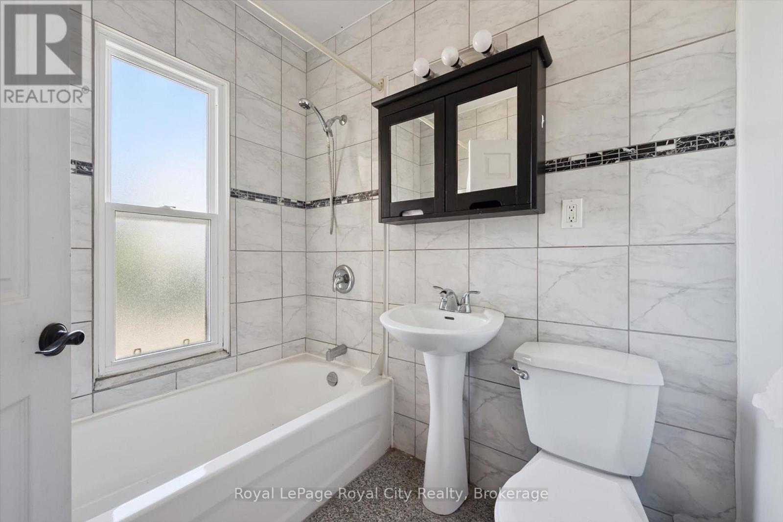 90 Neeve Street Property Photo 30