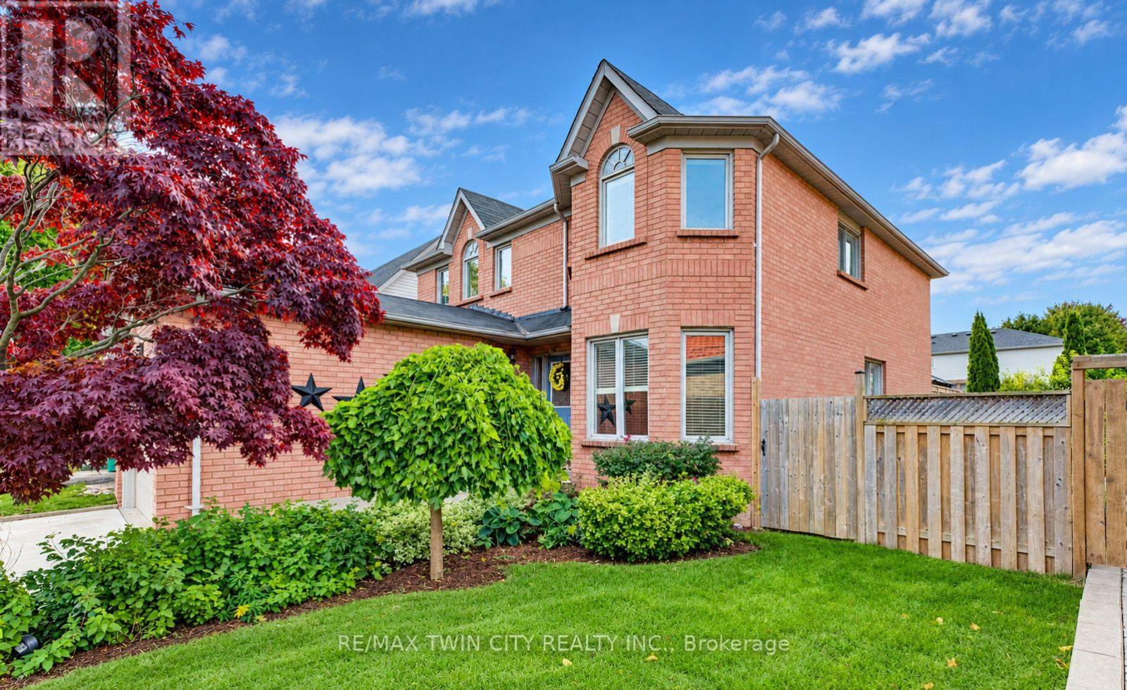 11 PEREGRINE CRESCENT Property Photo 1