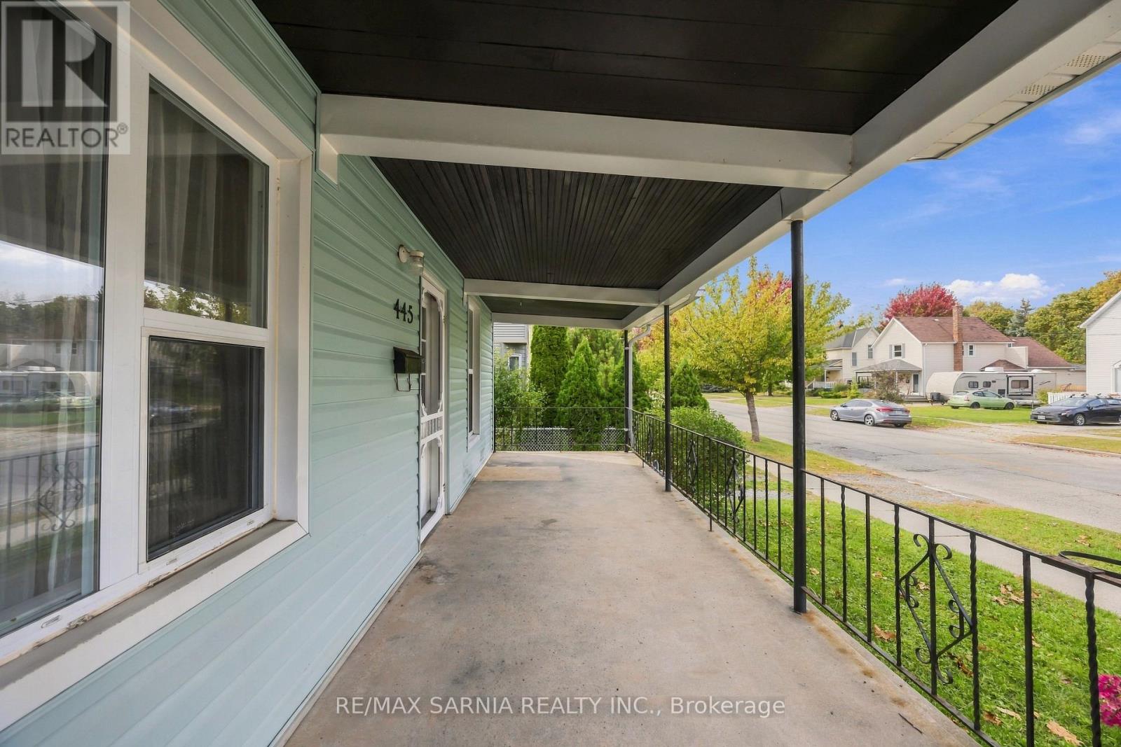 445 Wellington Street Property Photo 4