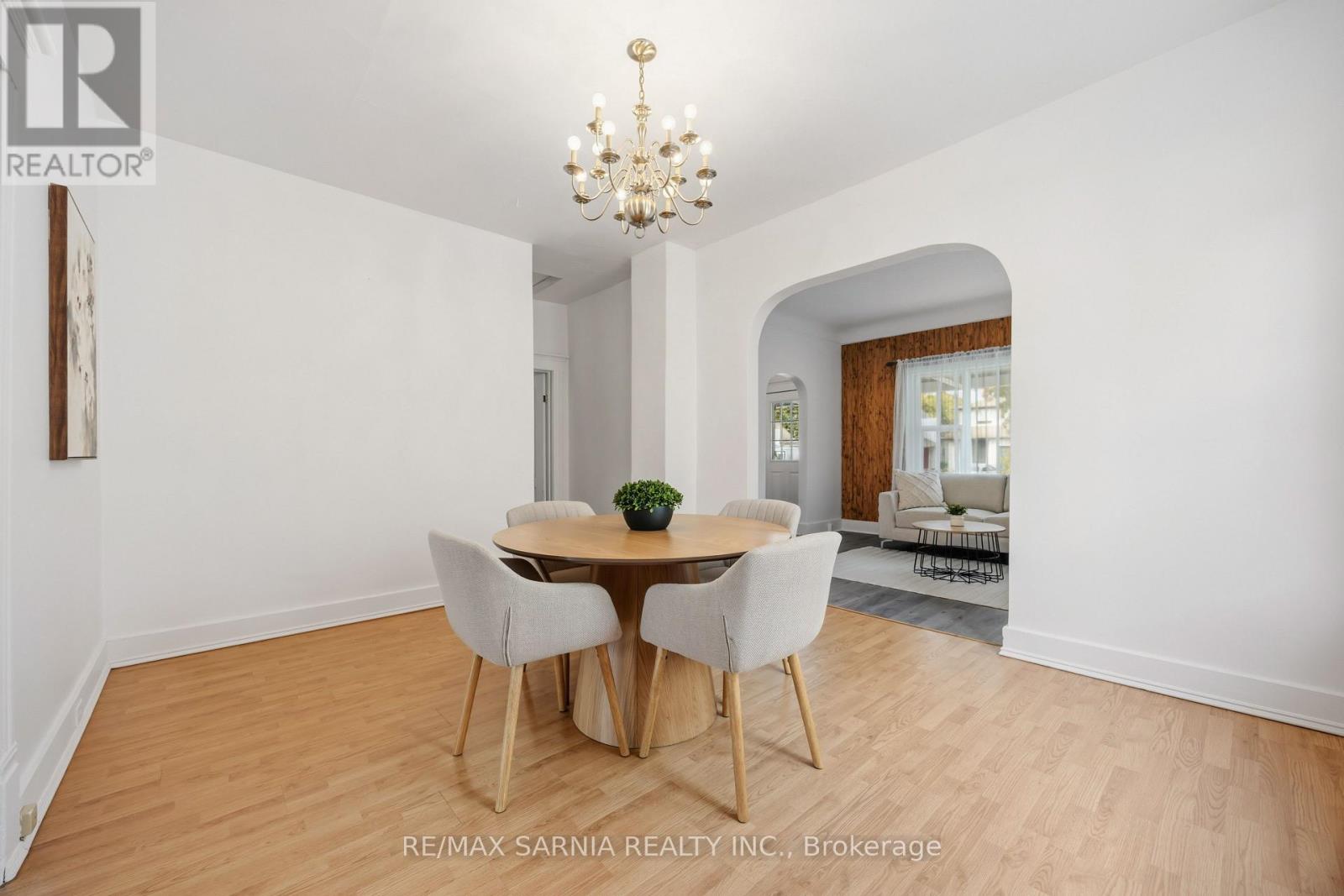 445 Wellington Street Property Photo 11