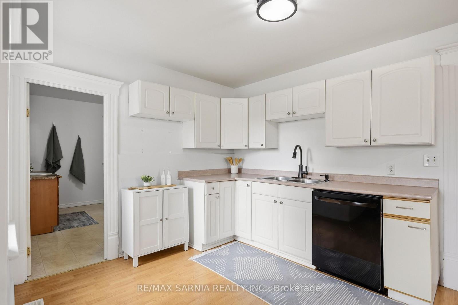 445 Wellington Street Property Photo 14