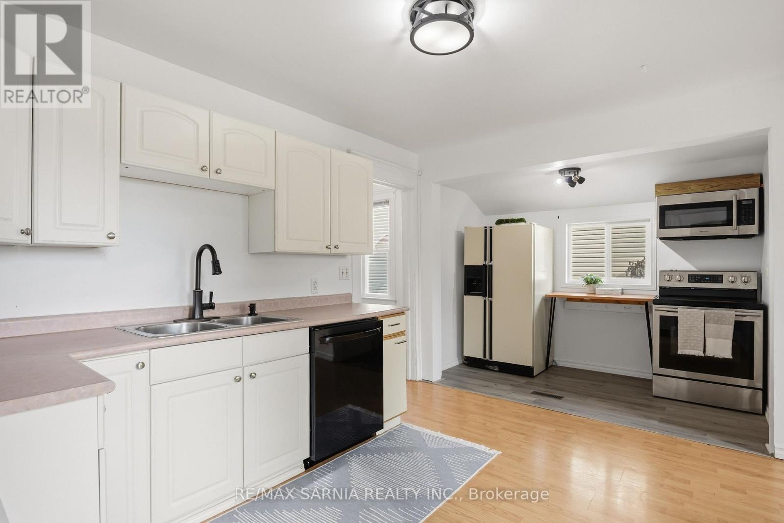 445 Wellington Street Property Photo 16