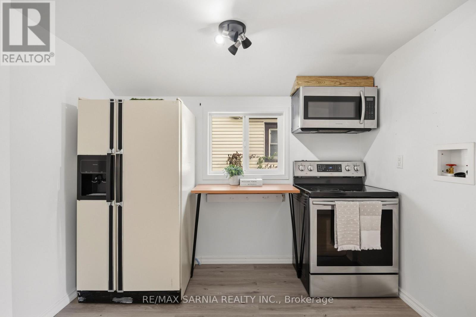 445 Wellington Street Property Photo 17