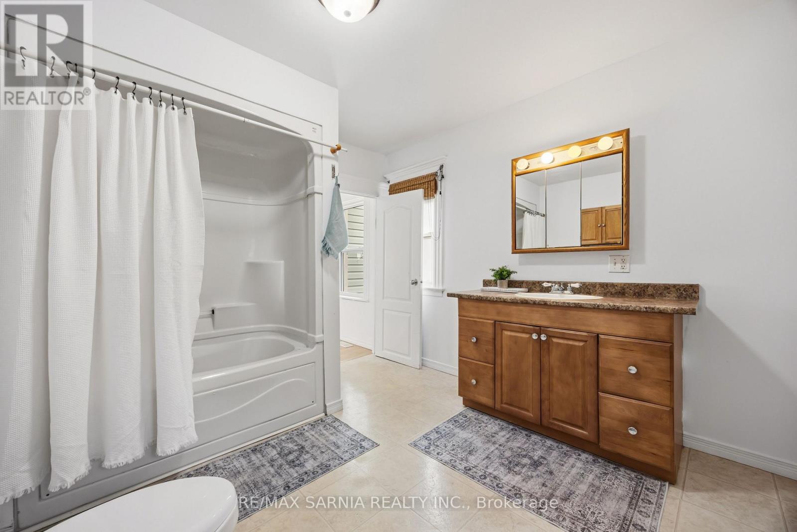 445 Wellington Street Property Photo 18