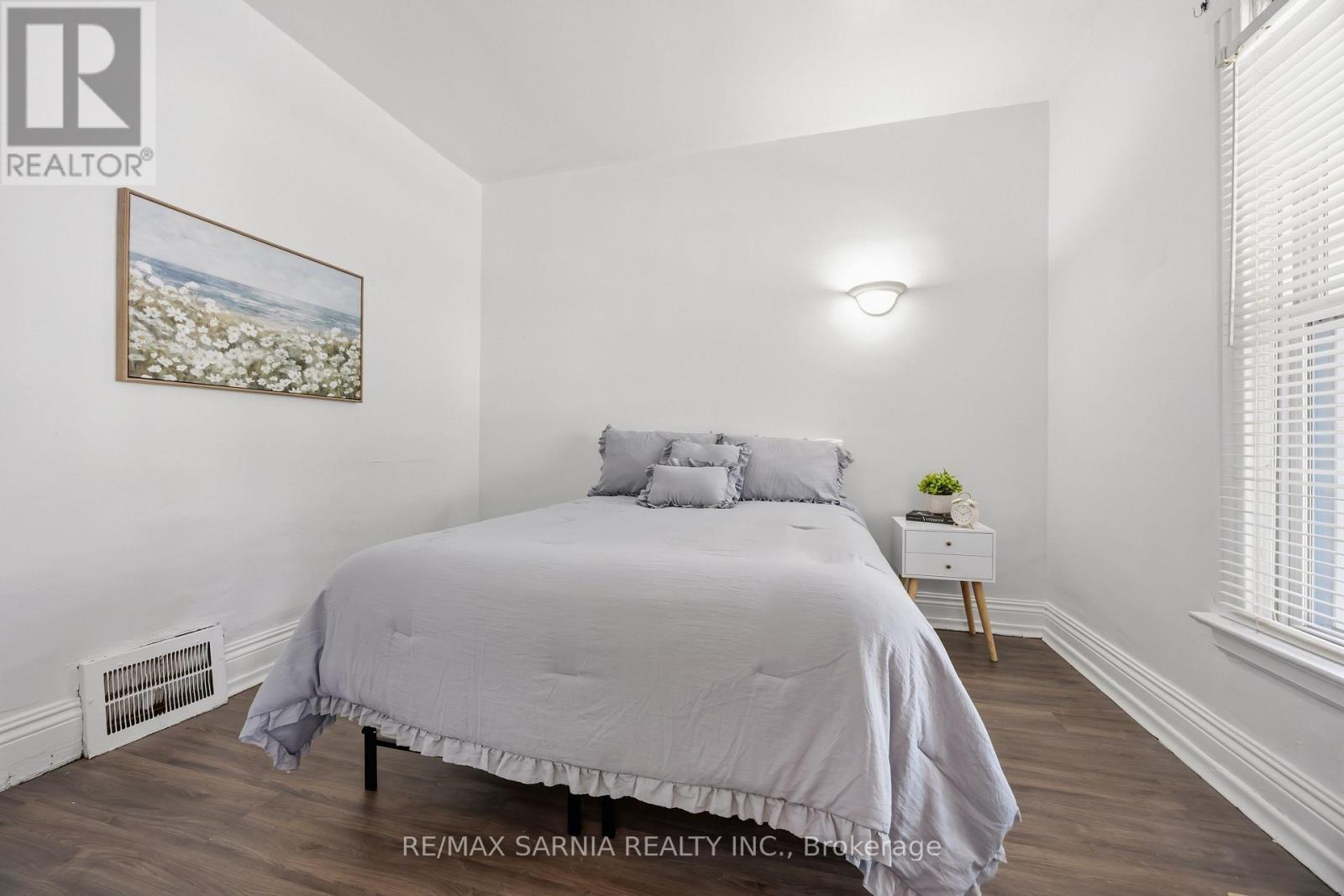 445 Wellington Street Property Photo 23