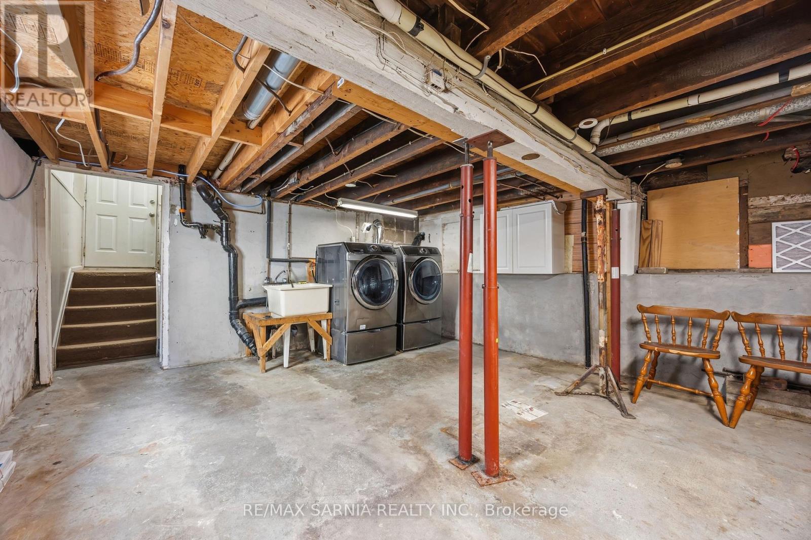 445 Wellington Street Property Photo 27