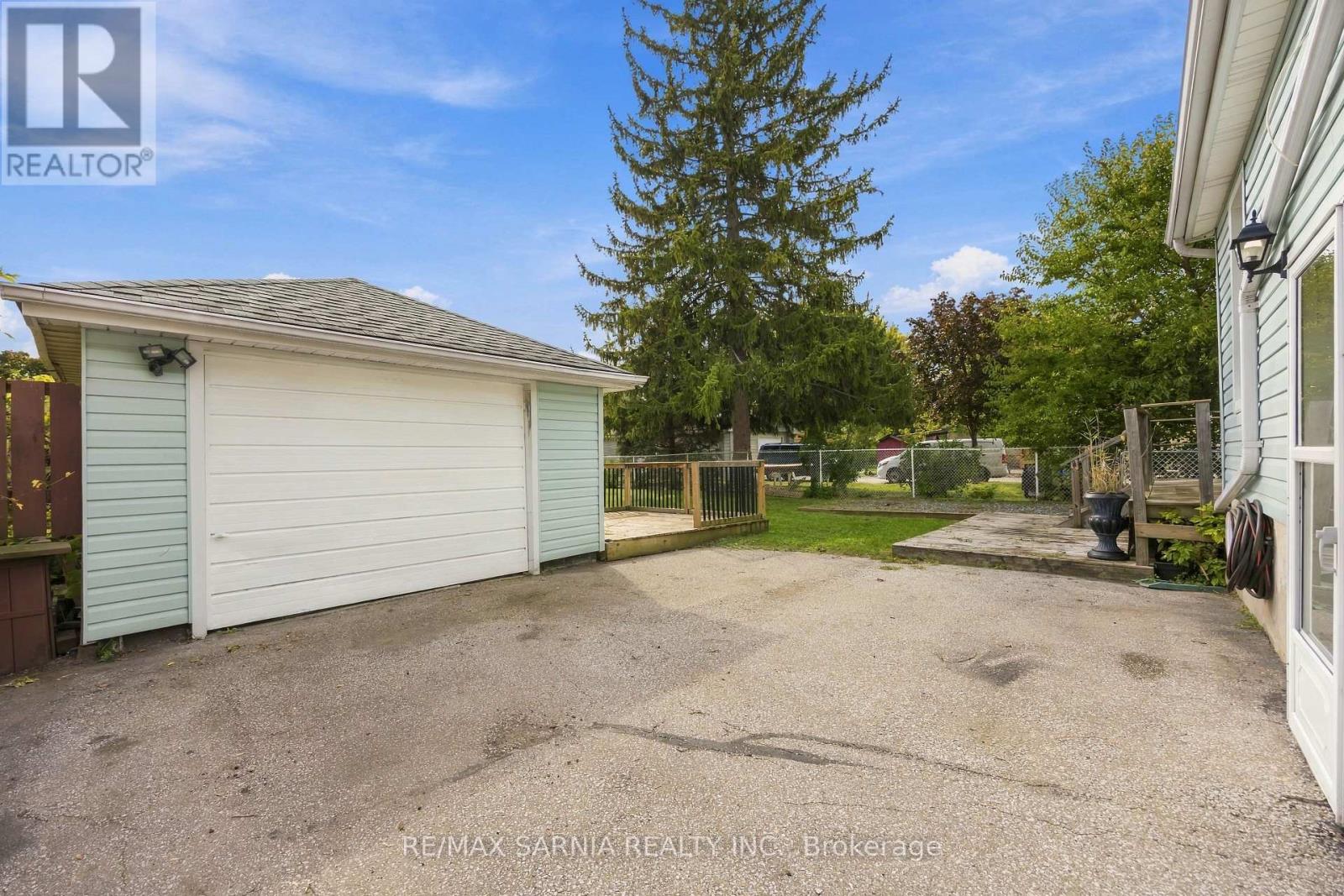 445 Wellington Street Property Photo 31