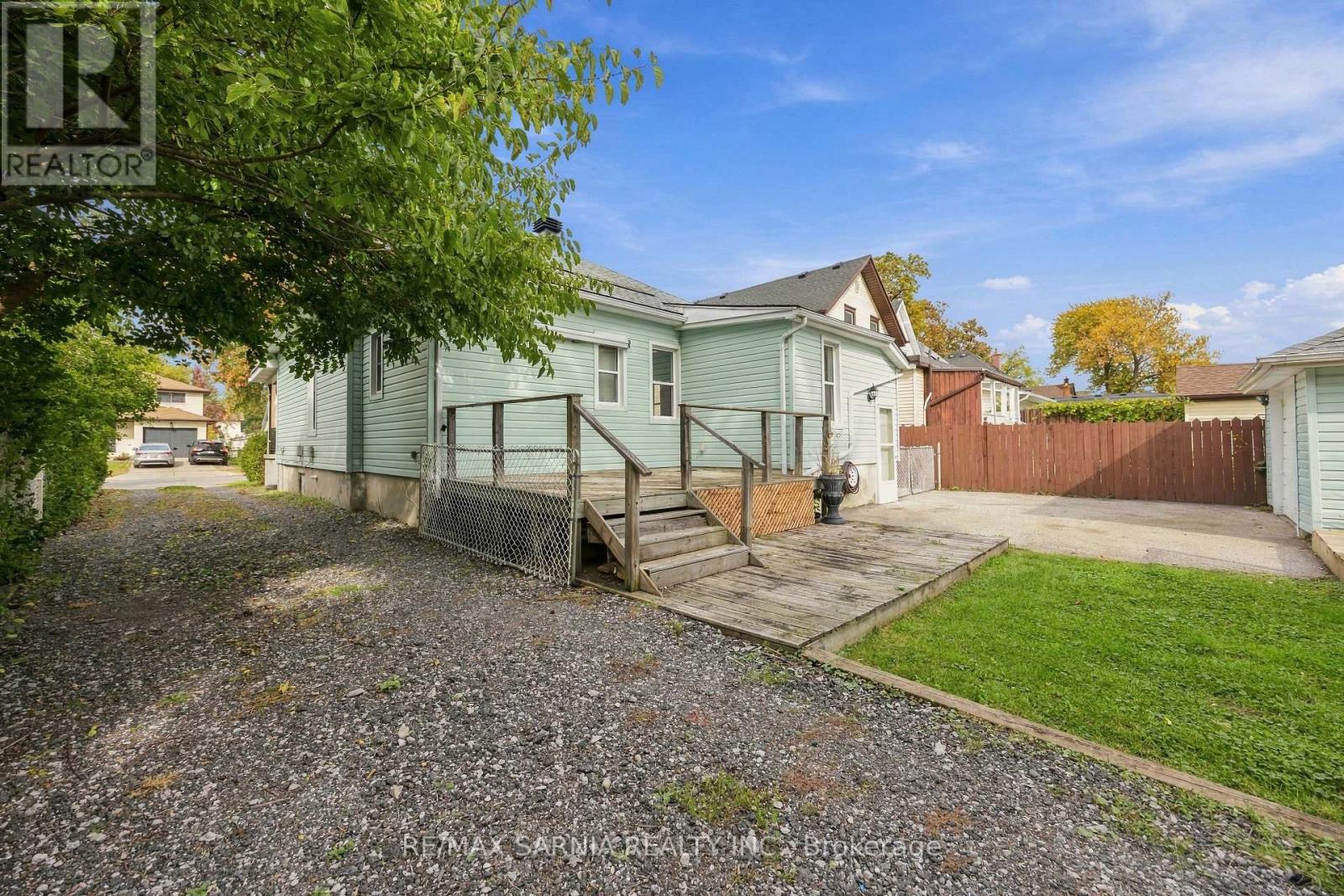 445 Wellington Street Property Photo 32