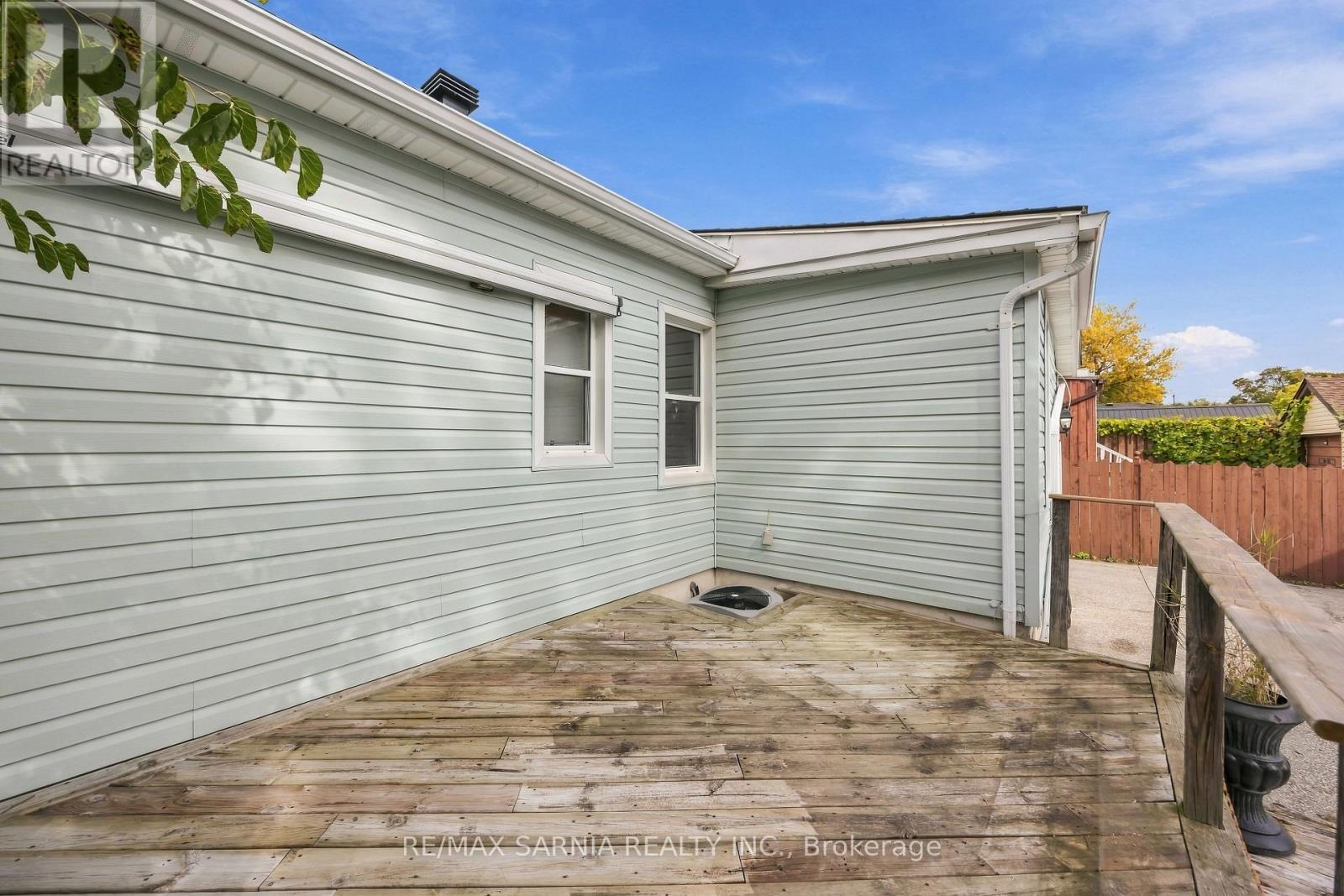 445 Wellington Street Property Photo 33