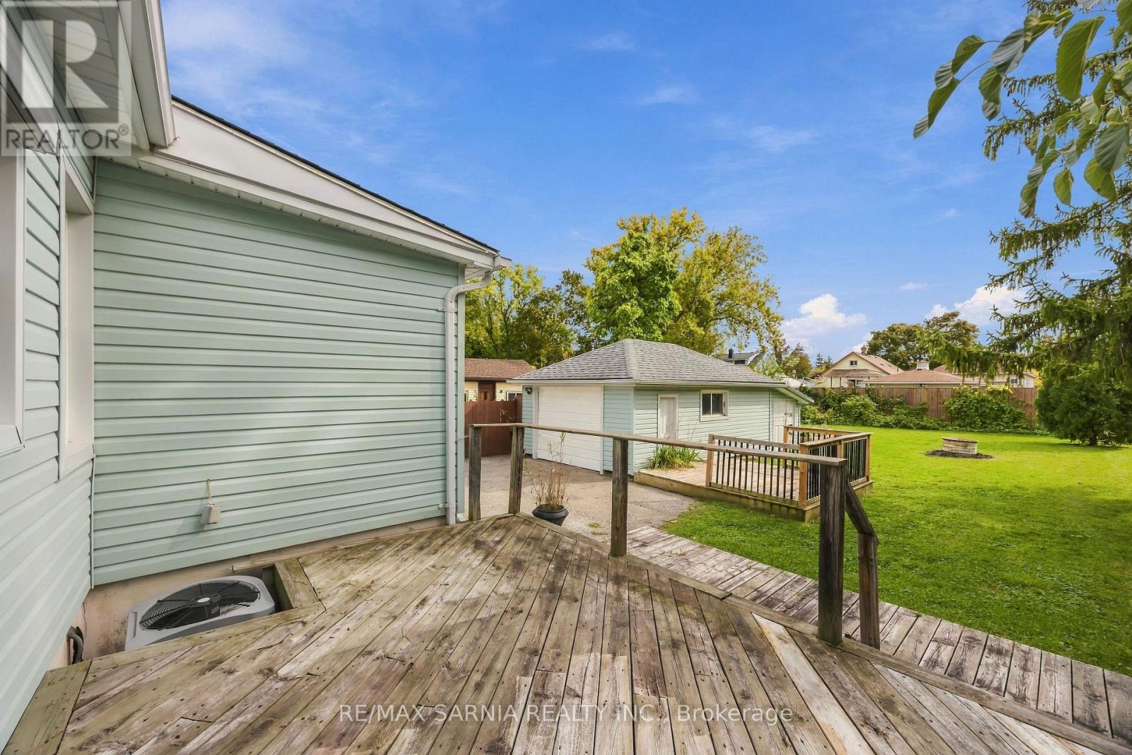 445 Wellington Street Property Photo 34