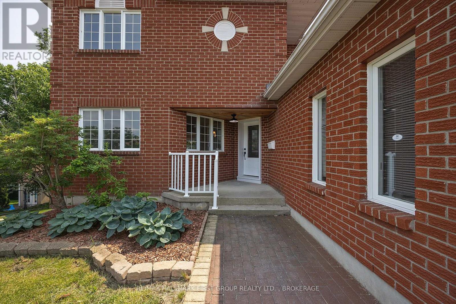 272 Friarhill Crescent Property Photo 3