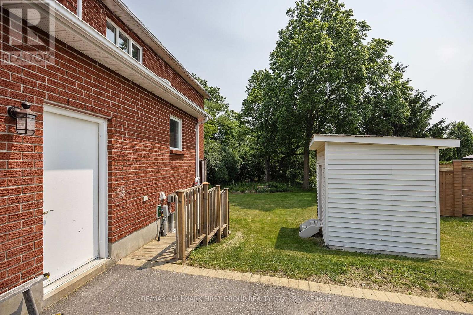 272 Friarhill Crescent Property Photo 4