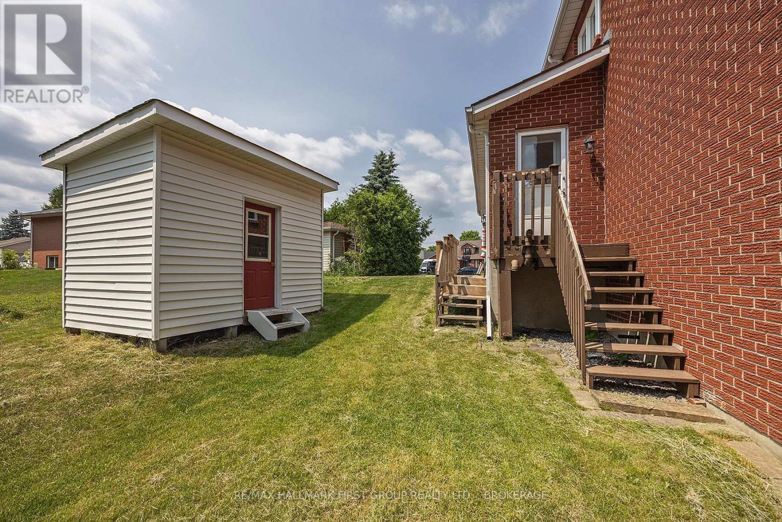 272 Friarhill Crescent Property Photo 8