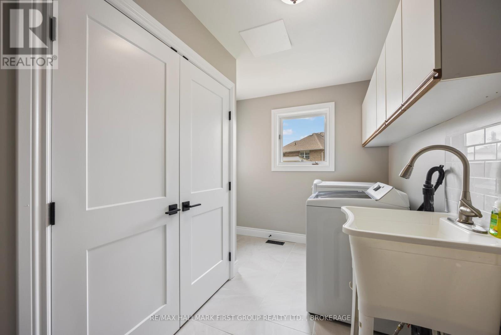 272 Friarhill Crescent Property Photo 20