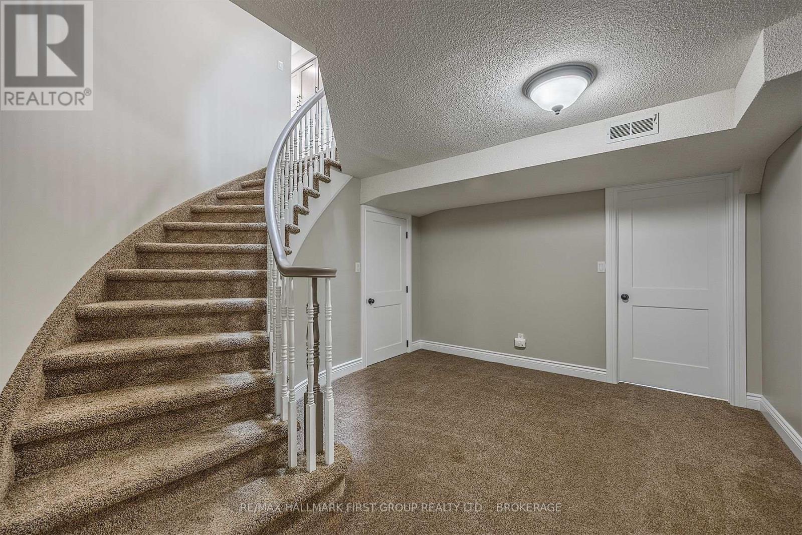 272 Friarhill Crescent Property Photo 31
