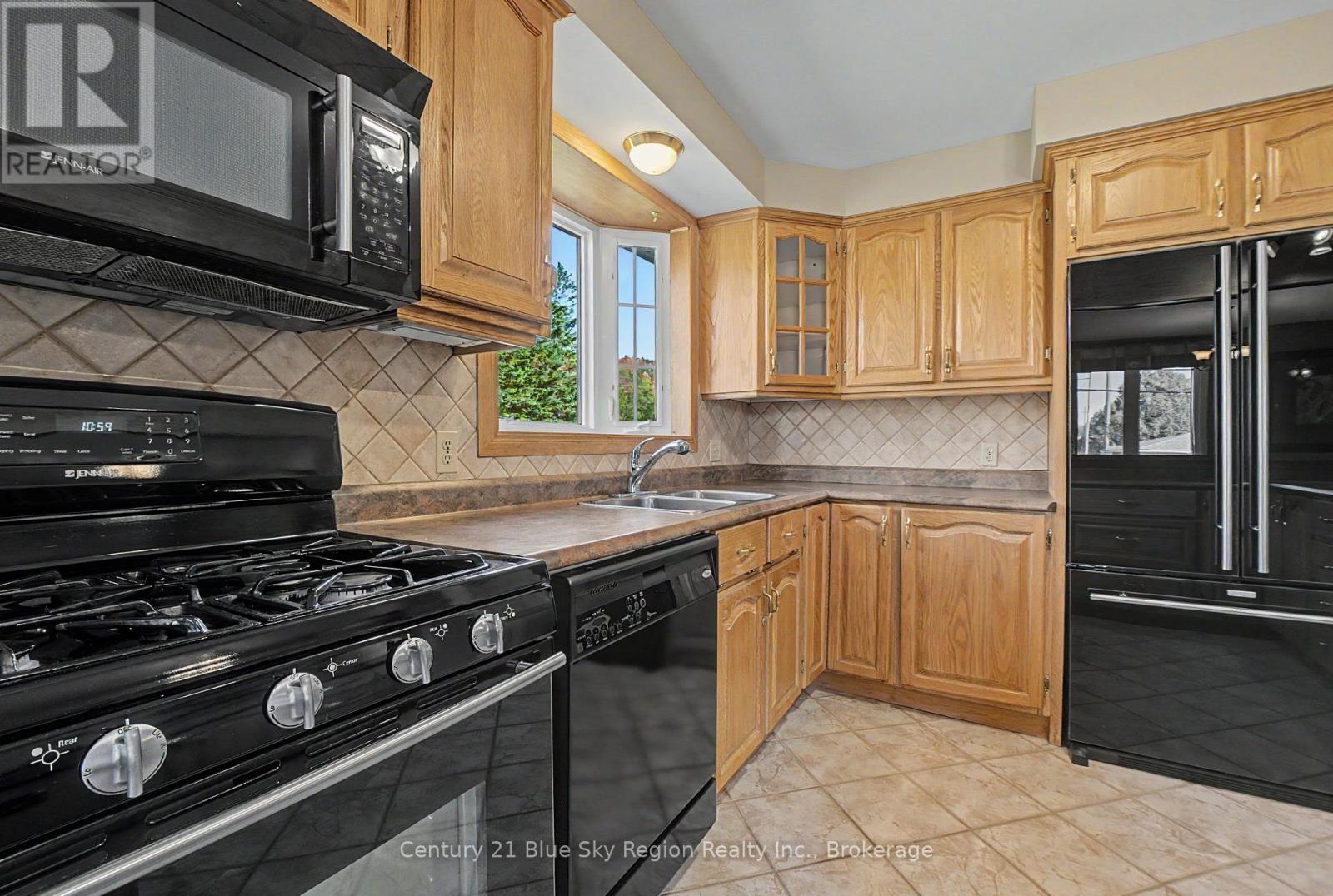 1550 Chapais Street Property Photo 16