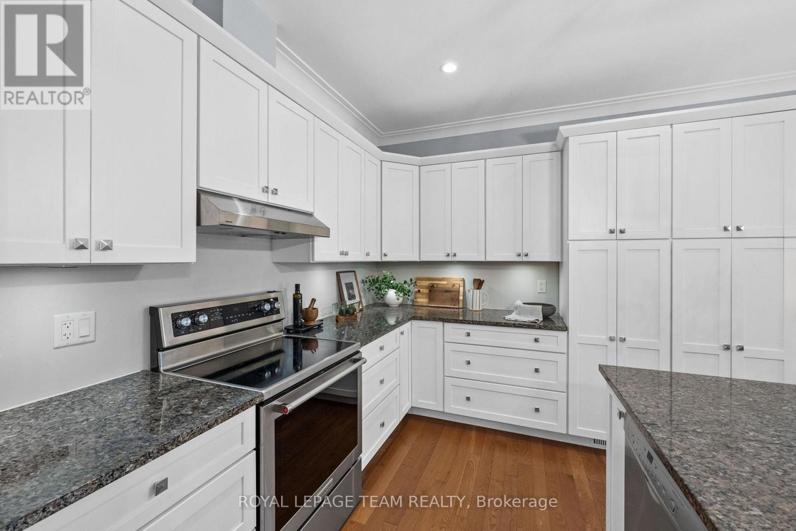 77 Juanita Avenue Property Photo 15