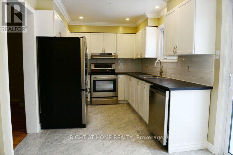 44 Burlington Crescent Property Photo 5