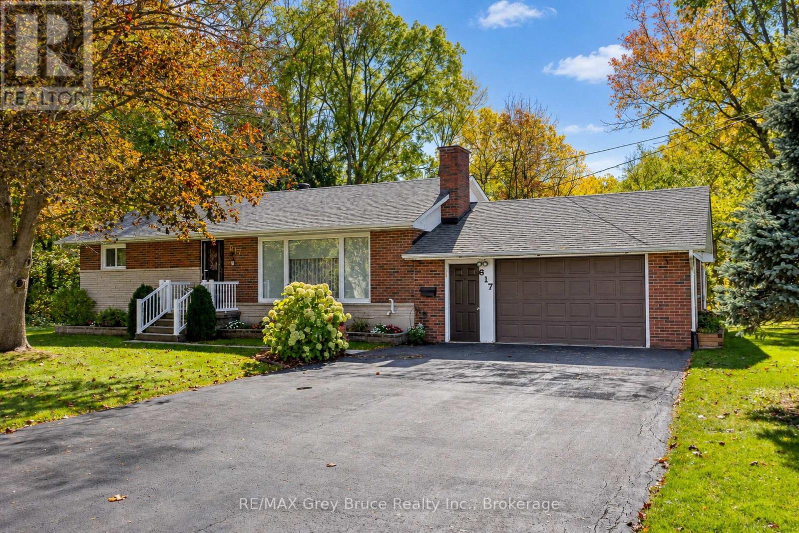 617 17TH STREET W Property Photo 1