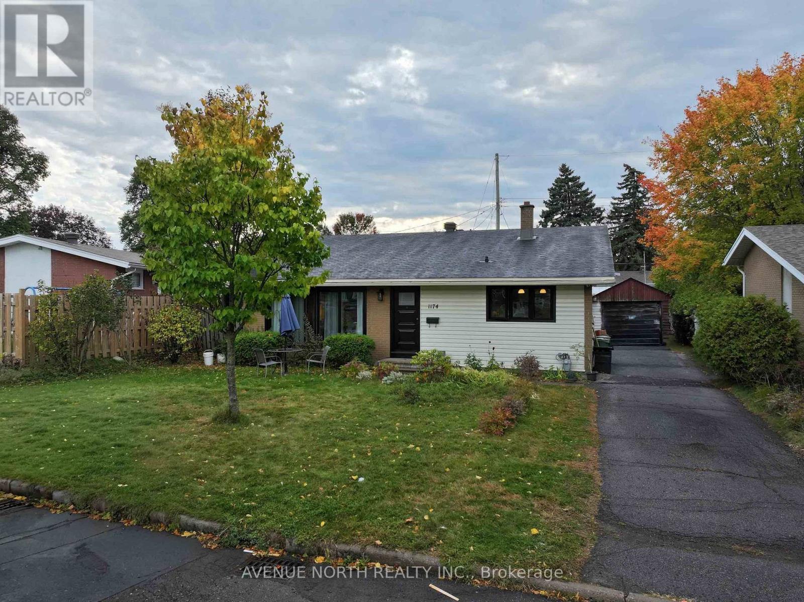 1174 Maybank Street Property Photo 3