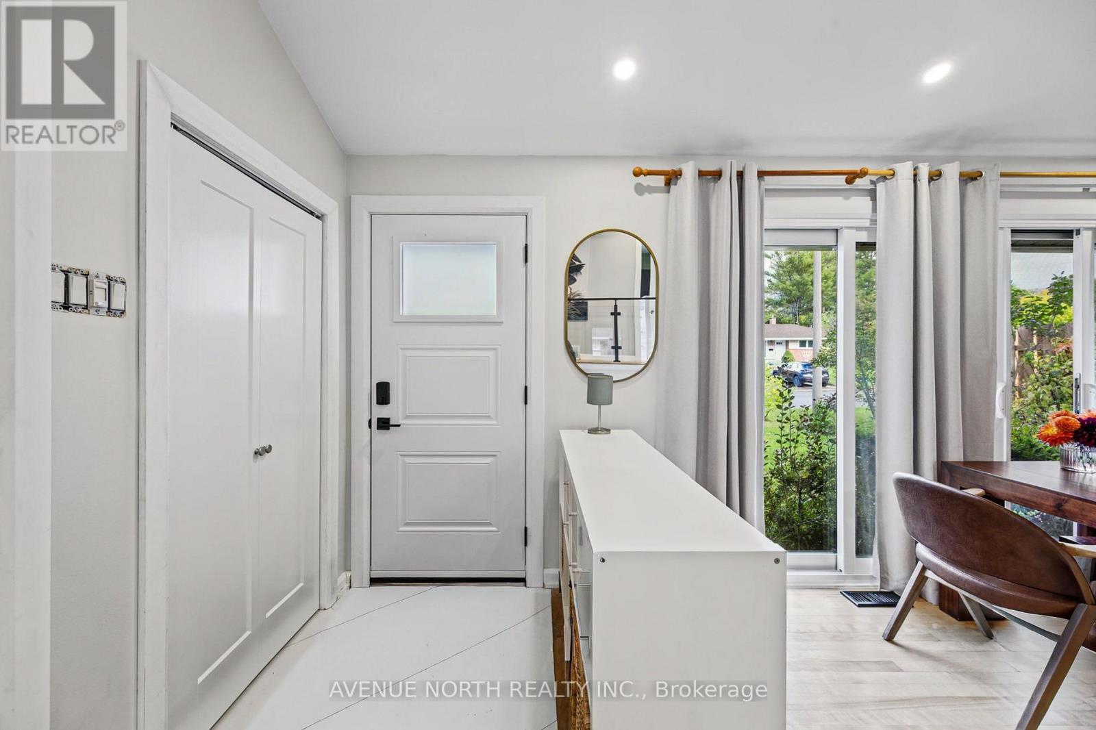 1174 Maybank Street Property Photo 4