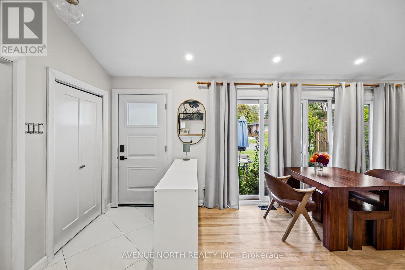 1174 Maybank Street Property Photo 5