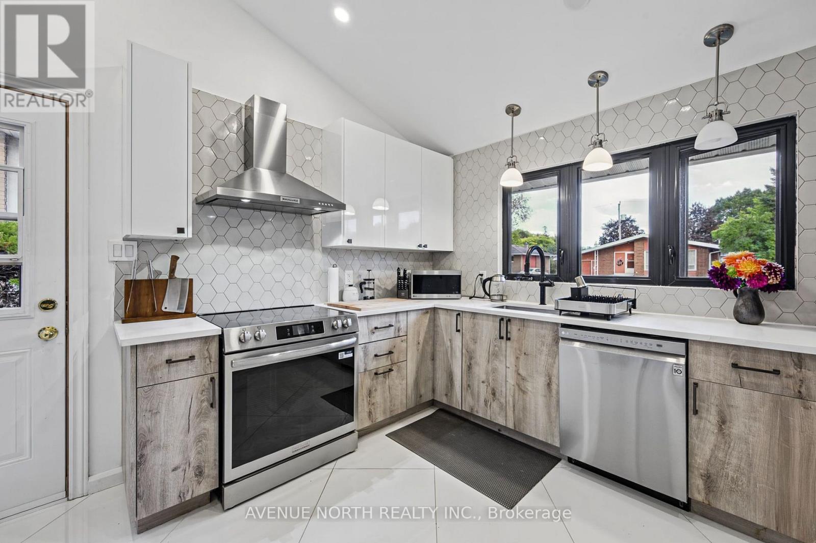 1174 Maybank Street Property Photo 15