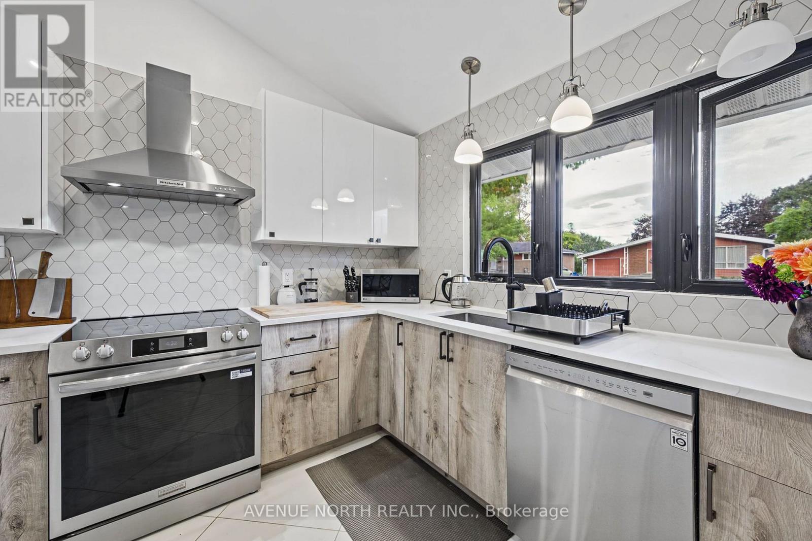 1174 Maybank Street Property Photo 16