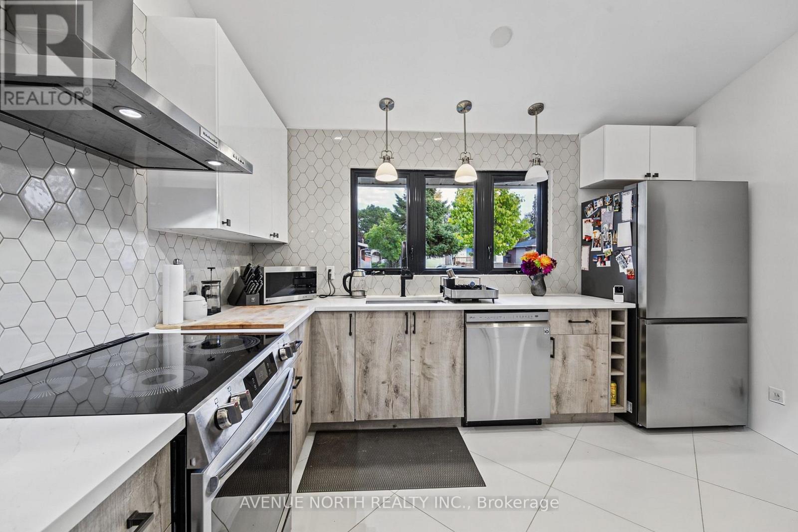 1174 Maybank Street Property Photo 17